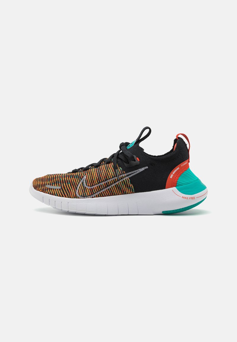 Nike Performance FREE RN FK NATURE - Cestná bežecká obuv - black/white/clear jade/picante red/university gold