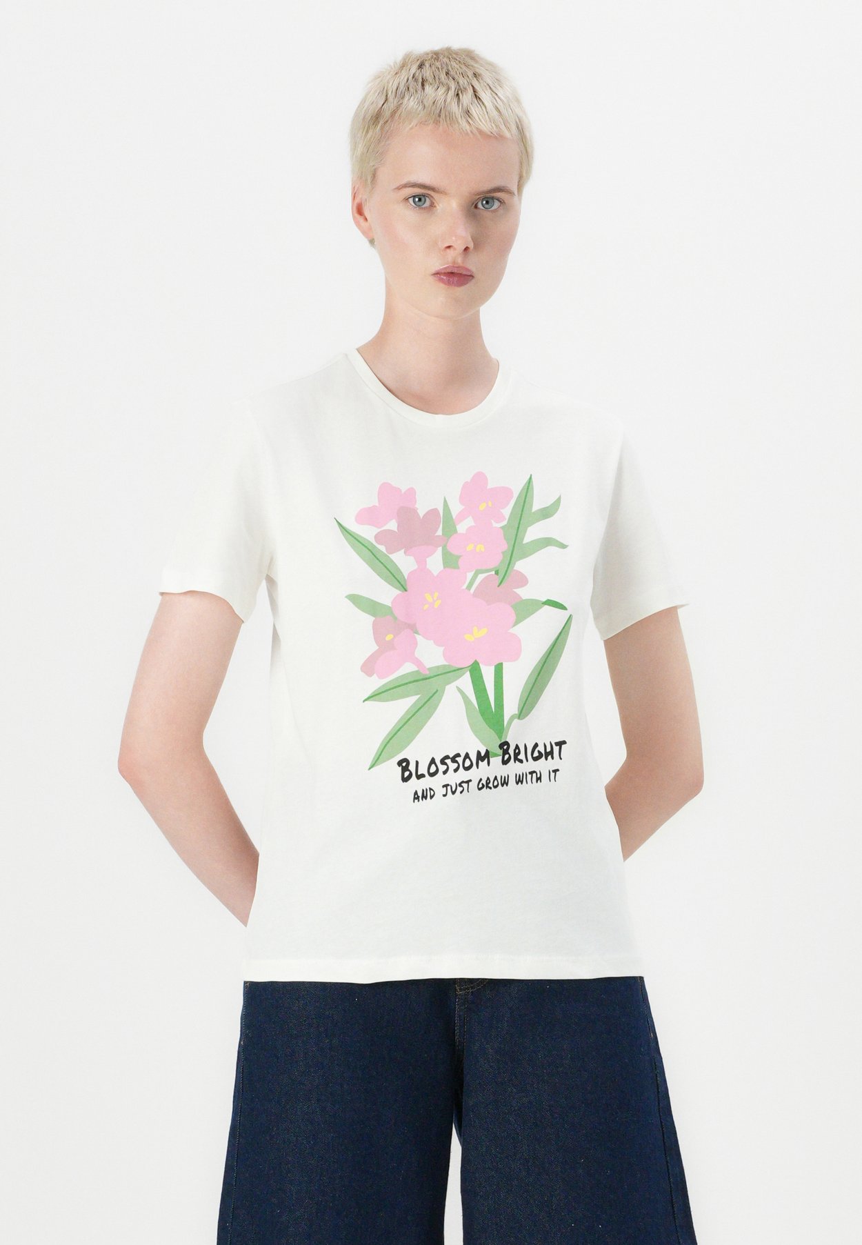 ONLKATTY TEE