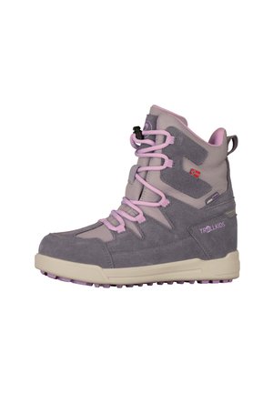 Gray and pink children's winter boot with purple laces, rugged sole, and Norwegian flag detail on the side.