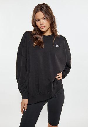 - Bluza