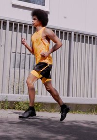 Puma RUN FAVORITE AOP SINGLET M - Top - sun stream