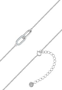 Bracciale in metallo argentato con un anello allungato incastonato di piccoli cristalli trasparenti, dotato di una chiusura e lunghezza regolabile con un ciondolo.