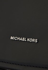 MICHAEL Michael Kors LYDIA FLAP MESSENGER - Torbica - black
