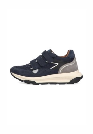 Marineblauwe en grijze sport schoenen met klittenbandsluitingen, een gestructureerde mesh bovenkant, een gevoerde zool en een contrasterende crèmekleurige rubberen buitenzool.