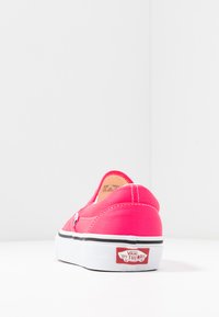Vans UA CLASSIC SLIP-ON - Slip-ons - knockout pink/true white