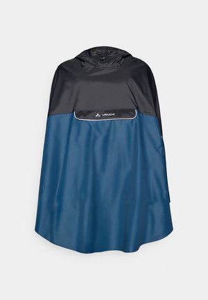 Poncho da pioggia in nero e blu scuro, realizzato in materiale impermeabile. Presenta un cappuccio, tasca frontale con cerniera e dettaglio del logo.