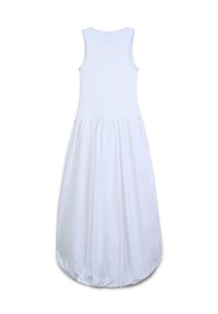 Ein weißes ärmelloses Kleid mit enganliegendem Oberteil, das in einen voluminösen Rock übergeht. Geschmeidiger, weicher Stoff mit gerafftem Taillenbereich und abgerundetem Saum.