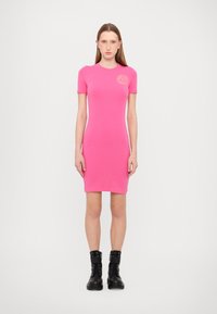 Versace Jeans Couture Marškininė suknelė - rosa