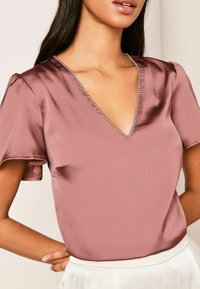 Lipsy V NECK DIAMANTE TRIM FLUTTER SLEEVE - REGULAR FIT - Camicetta - pink