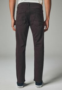 Next COMFORT STRETCH - Liibuvad teksad - dark brown