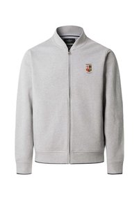 Svetlosivá bunda na zips s rebrovaným golierom, manžetami a lemom, s malým farebným erbom na ľavej strane hrudníka.