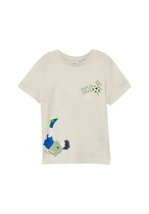 T-shirt beige à manches courtes pour enfant avec un graphisme représentant un joueur de football effectuant un tir et le mot « SOCCER » près d'un ballon de football en vol.