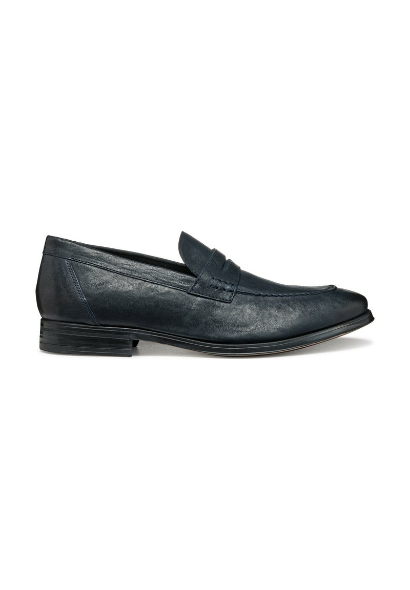 Mocassino in pelle blu con una superficie liscia, design slip-on, cuciture decorative e tacco basso impilato. Punta rotonda con accenti minimi.