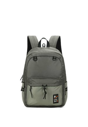 Zaino grigio e verde chiaro con due spallacci regolabili, tasca frontale con cerniera, maniglia superiore e tiretti neri.
