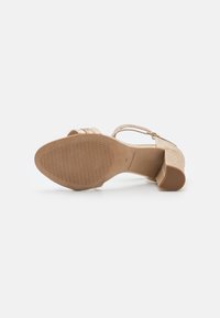 Tamaris Riemensandalette - light gold glam