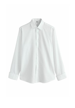 Cămașă albă cu mâneci lungi, nasturi și guler ascuțit, împreună cu manșetele, afișată întinsă pe un fundal alb.