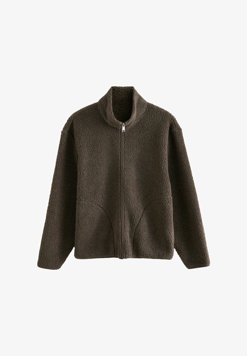 Bruine fleece jas met een hoge kraag, volledige ritssluiting en zijzakken. De gestructureerde stof heeft een zachte, pluizige uitstraling.