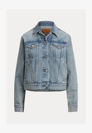 Ανοιχτό μπλε τζιν μπουφάν με μακριά μανίκια, μυτερό γιακά και δύο τσέπες στο στήθος. Διαθέτει ασημί κουμπιά και ελαφρώς κοντό μήκος.