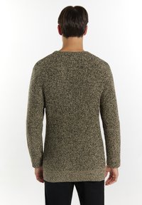Maglione lavorato a maglia in tonalità grigio scuro e beige con un motivo testurizzato, scollo rotondo e maniche lunghe, caratterizzato da un orlo dritto e un fit rilassato.