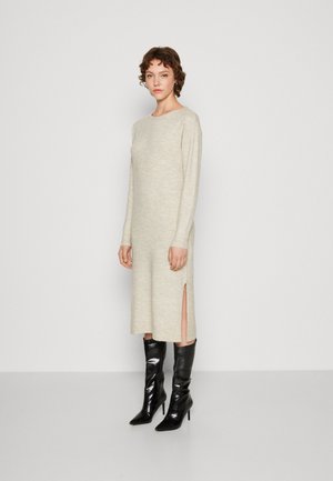 Vero Moda VMLEFILE BOATNECK CALF DRESS - Stickad klänning - birch