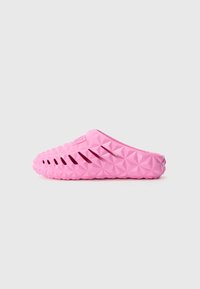 Unselected, pink fluo