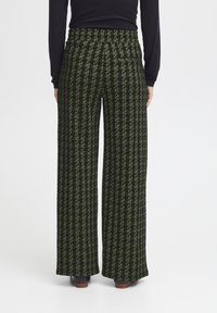 ICHI IHKATE - Nohavice - parrot green houndstooth