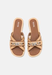 MICHAEL Michael Kors TIFFANIE FLAT SLIDE - Platt slip-in - naturel/luggage