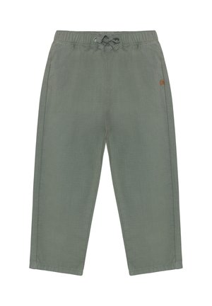 Losse kinderpantalon in gedempte groene kleur met elastische tailleband en vooraan koord, met zijzakken en subtiel gestructureerde stof.