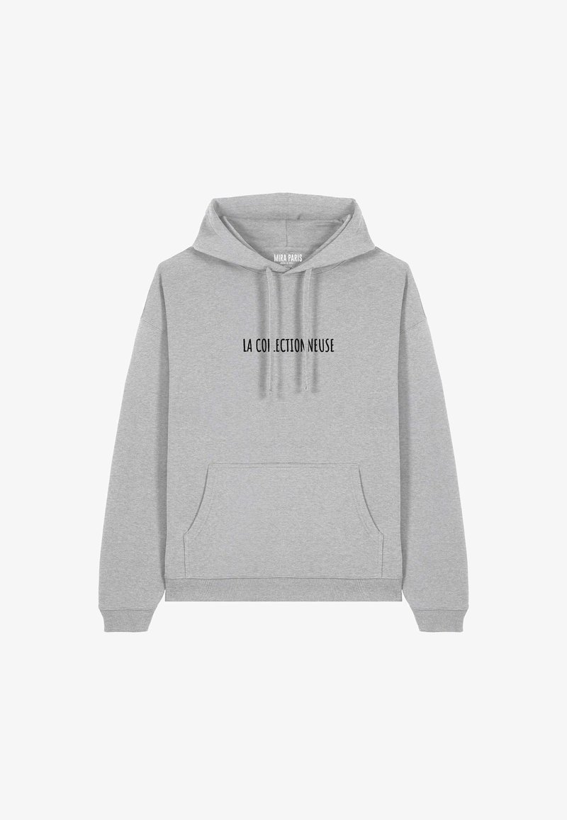 Felpa grigia con cappuccio e lacci, tasca frontale e testo nero "LA COLEC. TION NEUSE" sul petto. Tessuto morbido e polsini a costine.