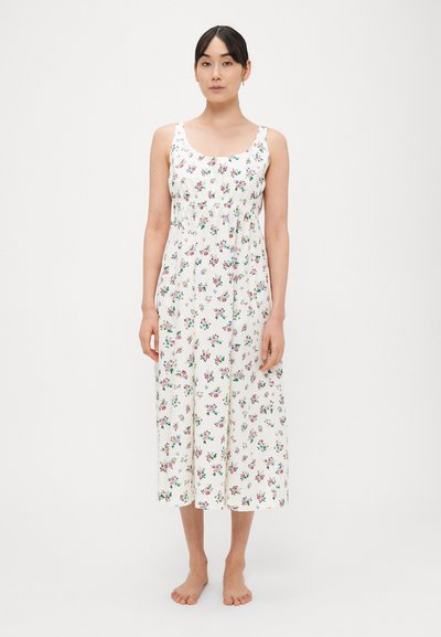 Robe midi à motif floral en tissu blanc léger ; comporte des bretelles réglables, une taille froncée et une silhouette évasée en ligne A.