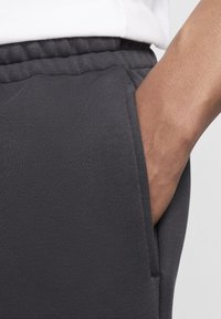 Nike Sportswear M NK TCH FLC PANT RI - Tréningruha alsók - anthracite/(anthracite)