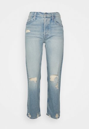 Lichtblauwe hooggetailleerde jeans met meerdere versleten plekken en rafelige zomen, afgebeeld tegen een effen witte achtergrond.