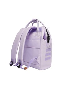 Helles lavendelfarbenes Rucksack mit gepolsterten Schulterriemen, Reißverschlussfach und strukturiertem Stoff. Verfügt über Seitengurte und doppelte Tragegriffe.