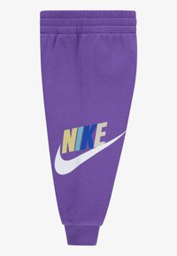 Nike Sportswear CLUB SET UNISEX  - Ikdienas džemperis - black raspberry