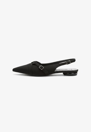 Zwart lage slingback-schoen met spitse neus, design met gekruiste bandjes, stoffen materiaal, lage hak en subtiele zilveren hardware-accenten.