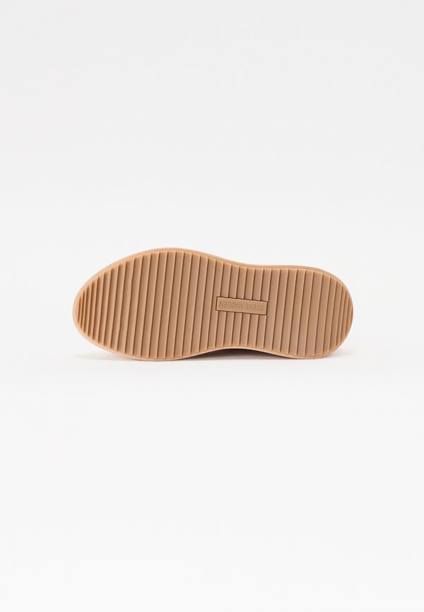 DOUBLETAKE - Trainers2