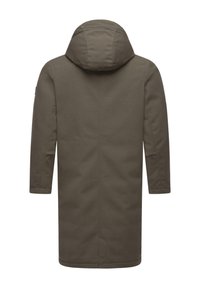 Cappotto con cappuccio verde oliva, maniche lunghe, silhouette dritta e cuciture minime. Tessuto morbido e testurizzato offre un aspetto lineare.