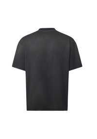 Zwart T-shirt met korte mouwen en een ronde hals, gemaakt van gladde stof, met een losse pasvorm en zonder zichtbare patronen of accenten.