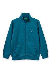 Giacca zip della tonalità teal in morbido tessuto con collo alto, due tasche frontali e dettaglio del logo ricamato sul lato sinistro.