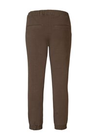 Bordeaux elastische taillebroek met twee achterzakken en gerimpelde manchetten. Gladde textuur met een aansluitende pasvorm.