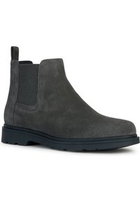 Graue Wildleder-Stiefeletten mit elastischen seitlichen Einsätzen, Zuglasche und robuster Gummisohle. Glatte Textur mit minimalistischer Gestaltung.