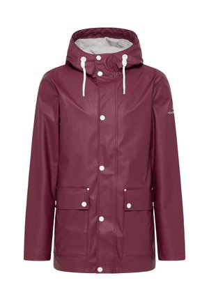 Burgundy sadetakki, jossa on huppu, valmistettu sileästä, vesitiivistä materiaalista. Ominaisuuksiin kuuluvat valkoiset narut, napit ja etutaskut.