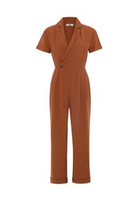 Jumpsuit corto marrón de manga corta con cuello, diseño envolvente, cierre de un solo botón y puños enrollados; confeccionado en una tela suave con un estilo minimalista.