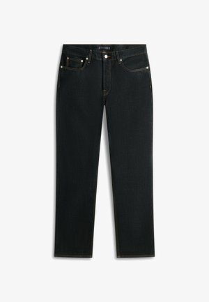 Jean noir à jambes droites avec poches avant, passants pour ceinture, fermeture par bouton, et coutures contrastantes orange sur fond blanc.