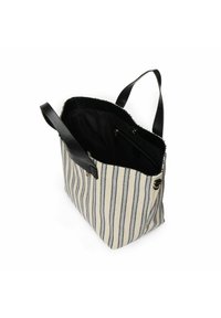 Gestreepte totebag van geweven stof in crème en marineblauw, met zwarte leren handvatten en een ritsvak aan de binnenkant.