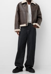 Bershka Jacka i konstläder - dark brown