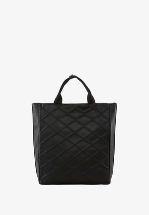 Czarna, pikowana torba na ramię wykonana z syntetycznej skóry, z dwoma krótkimi uchwytami i z zamkiem błyskawicznym. Ma płaski, prostokątny kształt i gładką teksturę.