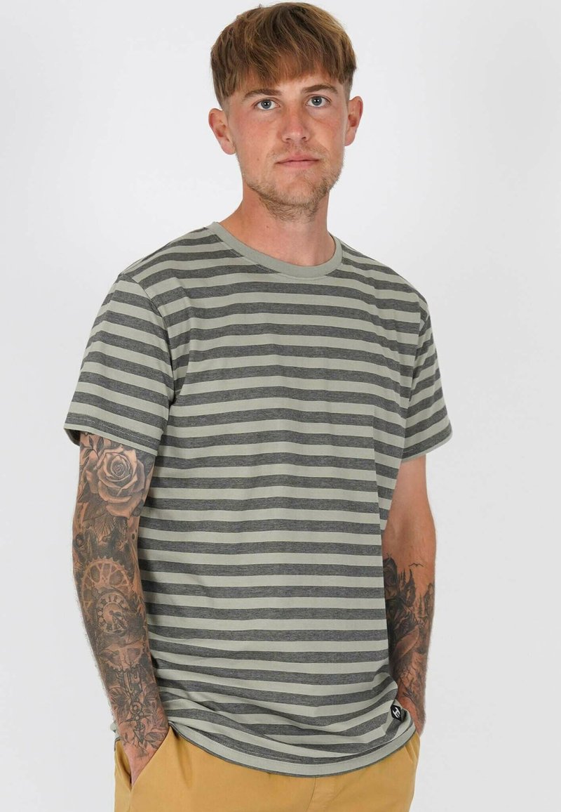 Herren T-Shirts basic | Honesty Rules ZIG ZAG T-Shirt print moos black/grün - ND27811 Herren T-Shirts basic | Honesty Rules ZIG ZAG T-Shirt print moos black/grün - ND27811