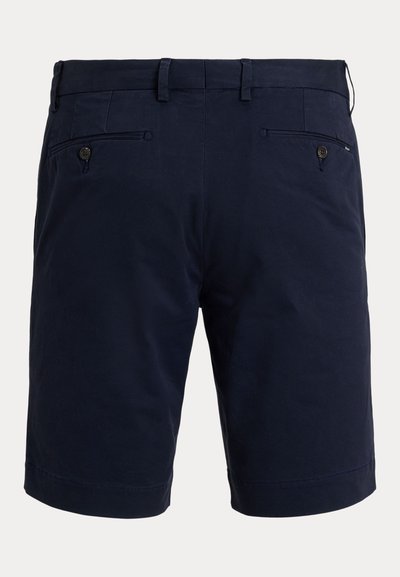 Shorts pour hommes bleu marine avec passants de ceinture, deux poches arrière à boutons et coupe droite.
