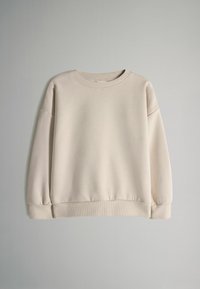 Krémový dlouhý rukáv svetr s kulatým výstřihem, žebrovanými manžetami a páskem. Jemná textura, uvolněný střih a žádné viditelné vzory.